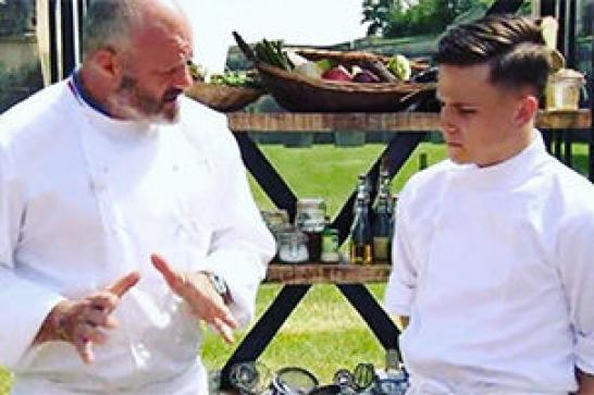 Lionel Van Royen attentif aux conseils de Philippe Etchebest