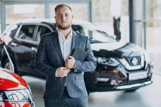 Négociant en véhicule dans une concession automobile
