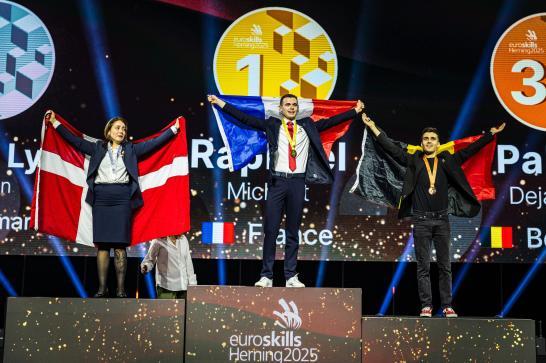 Actu - EuroSkills 2025 - Service en salle - Pablo Dejardin - Podium