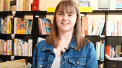 Après 4 ans de psychologie à l’université, Emilie ressent un besoin de plus de concrétude supporte mal la pression. La jeune femme a donc pris la décision de se réorienter en suivant la formation de libraire à l’IFAPME !
