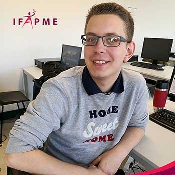 Florian, apprenant technicien-réparateur en mini- et micro-ordinateurs
